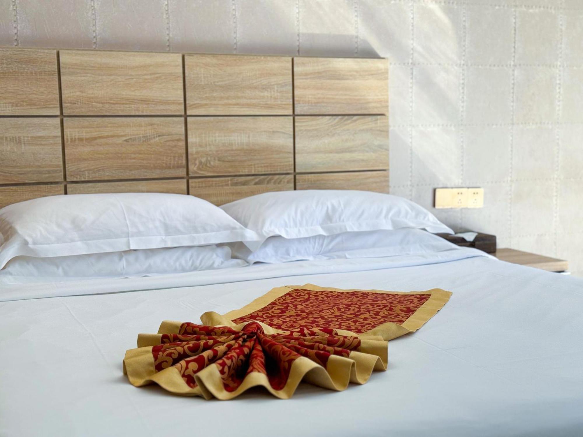 Barry Boutique Hotel Sanya Extérieur photo